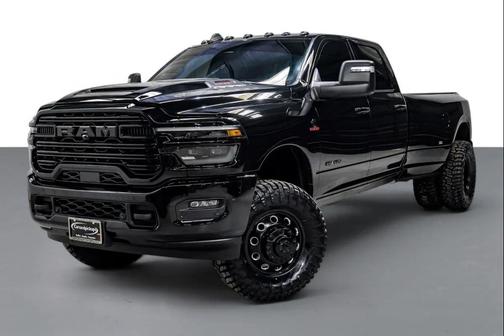 Diamond Black Crystal Pearlcoat 2025 RAM 3500 Laramie Crew Cab 4x4 8' Box