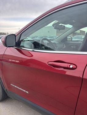 Deep Cherry Red Crystal Pearlcoat 2015 Jeep Cherokee Latitude