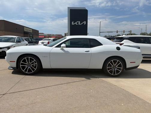 White Knuckle Clearcoat 2022 Dodge Challenger R/T