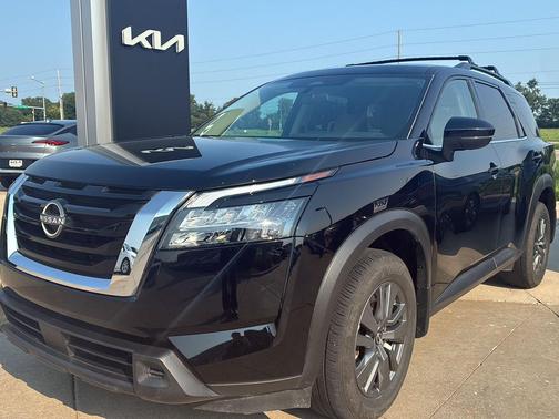 Super Black 2025 Nissan Pathfinder SV 4WD