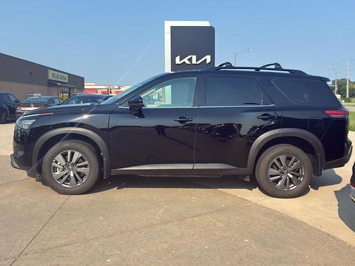 Super Black 2025 Nissan Pathfinder SV 4WD