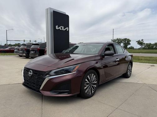 Garnet Pearl Metallic 2025 Nissan Altima SV FWD