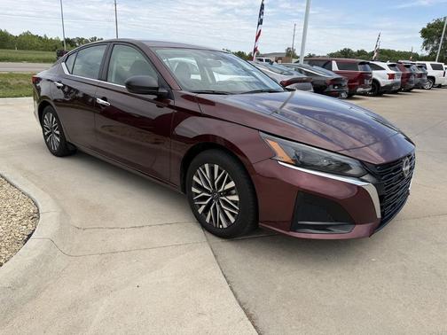 Garnet Pearl Metallic 2025 Nissan Altima SV FWD