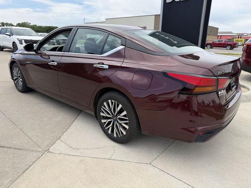 Garnet Pearl Metallic 2025 Nissan Altima SV FWD