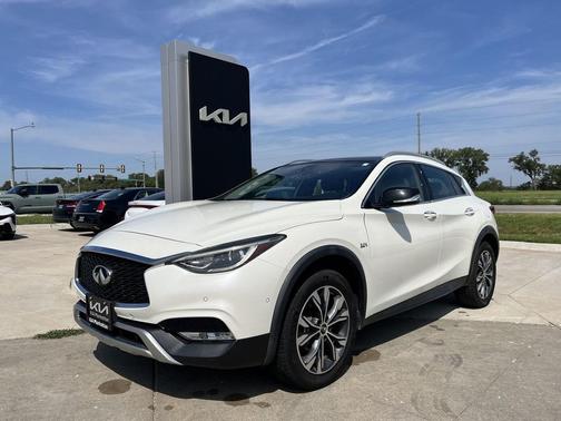 2018 INFINITI QX30 Premium