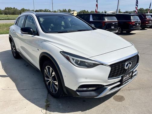 2018 INFINITI QX30 Premium