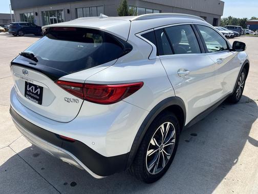 2018 INFINITI QX30 Premium