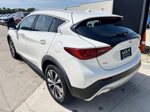 2018 INFINITI QX30 Premium