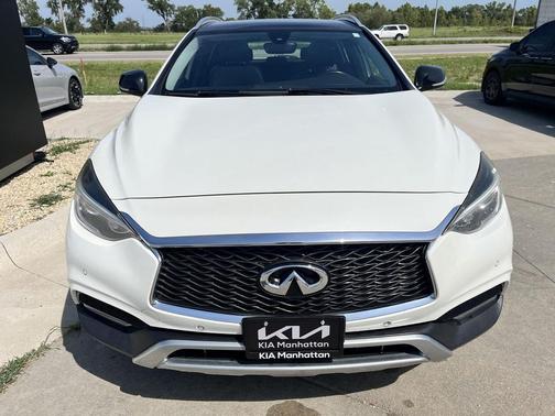 2018 INFINITI QX30 Premium