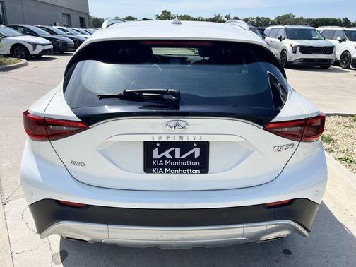 2018 INFINITI QX30 Premium
