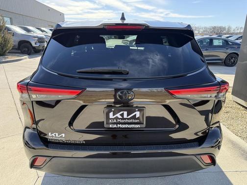 2022 Toyota Highlander L
