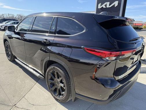 2022 Toyota Highlander L