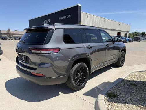 Baltic Gray Metallic Clearcoat 2025 Jeep Grand Cherokee L Altitude