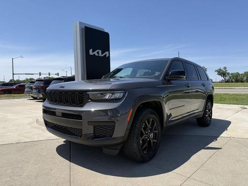 Baltic Gray Metallic Clearcoat 2025 Jeep Grand Cherokee L Altitude