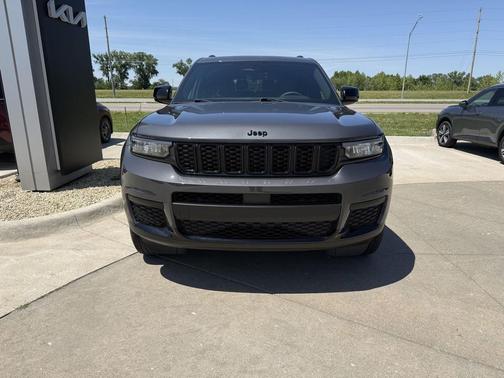 Baltic Gray Metallic Clearcoat 2025 Jeep Grand Cherokee L Altitude