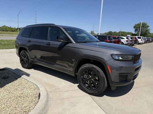 Baltic Gray Metallic Clearcoat 2025 Jeep Grand Cherokee L Altitude