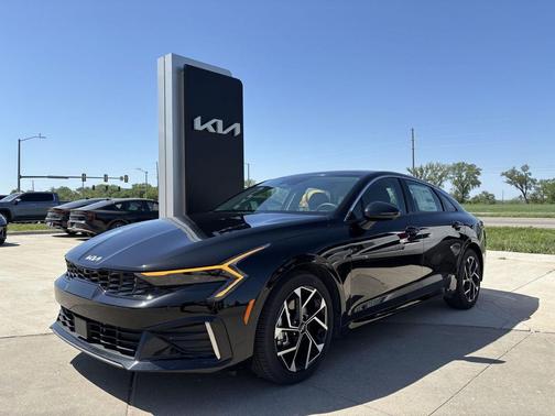 Aurora Black Pearl 2025 Kia K5 EX