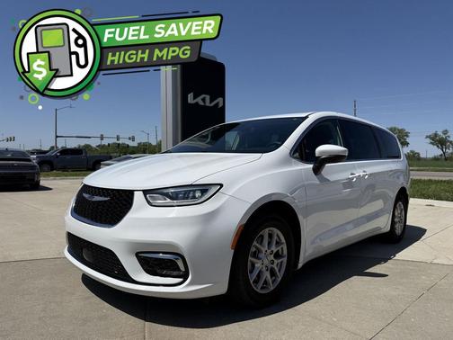 Bright White Clearcoat 2023 Chrysler Pacifica Touring L