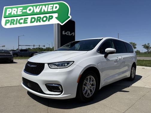 Bright White Clearcoat 2023 Chrysler Pacifica Touring L