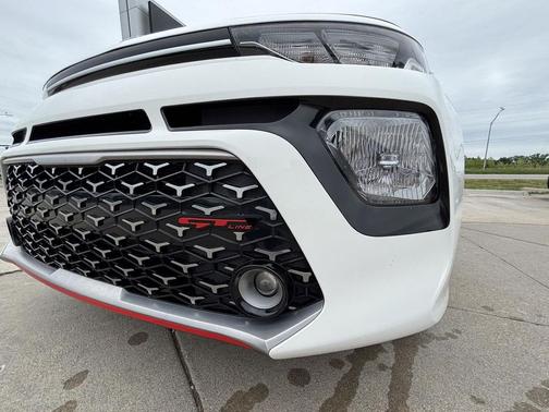 Clear White/Red Roof 2020 Kia Soul GT-Line