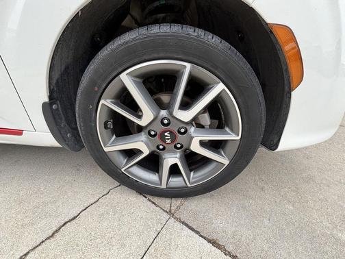 Clear White/Red Roof 2020 Kia Soul GT-Line