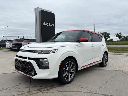 Clear White/Red Roof 2020 Kia Soul GT-Line