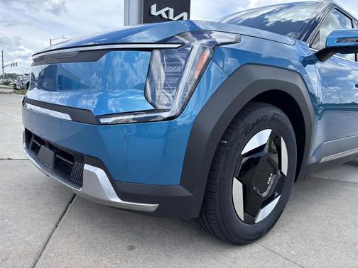 Ocean Blue 2024 Kia EV9 Wind