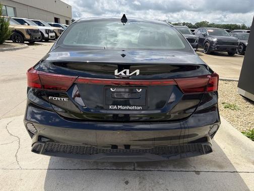 Aurora Black 2024 Kia Forte LXS