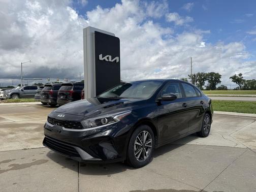 Aurora Black 2024 Kia Forte LXS