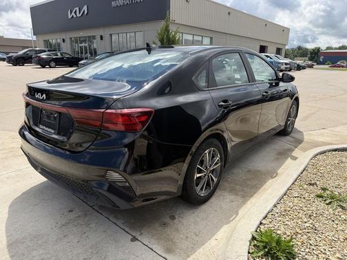 Aurora Black 2024 Kia Forte LXS
