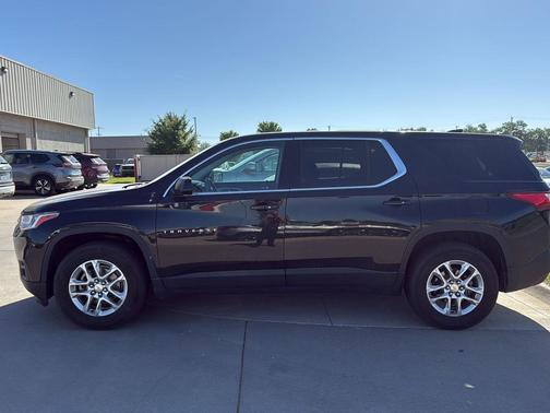 Mosaic Black Metallic 2019 Chevrolet Traverse LS