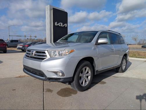 2011 Toyota Highlander SE