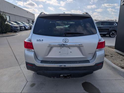 2011 Toyota Highlander SE