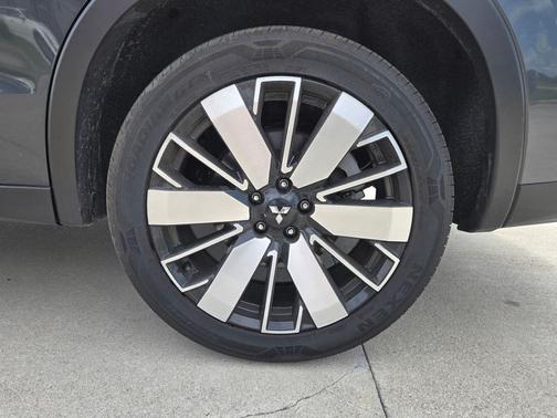 Graphite Gray 2025 Mitsubishi Outlander SE S-AWC