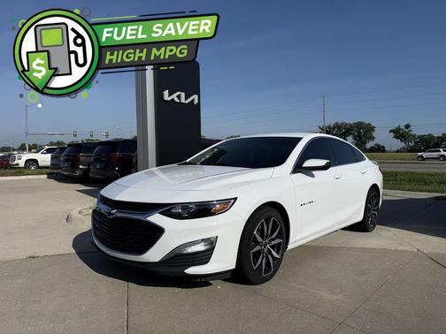 Summit White 2024 Chevrolet Malibu FWD RS