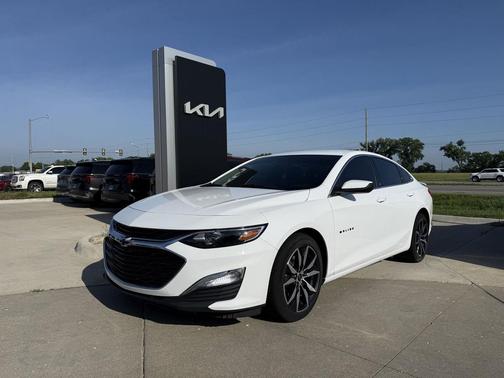 Summit White 2024 Chevrolet Malibu FWD RS