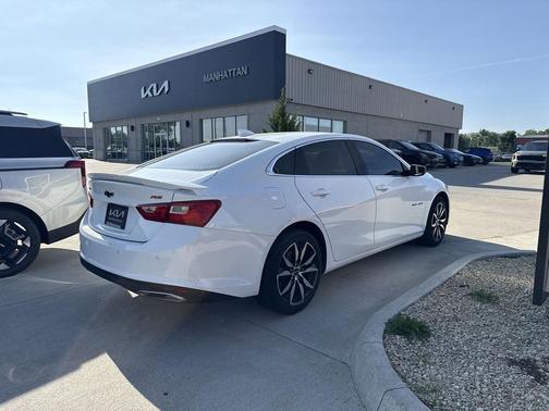 Summit White 2024 Chevrolet Malibu FWD RS