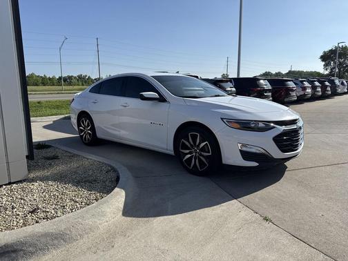Summit White 2024 Chevrolet Malibu FWD RS