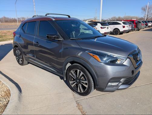 2020 Nissan Kicks SR