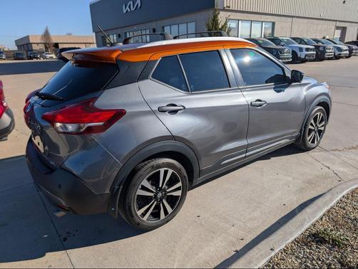 2020 Nissan Kicks SR