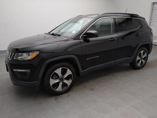 Diamond Black Crystal Pearlcoat 2018 Jeep Compass Latitude