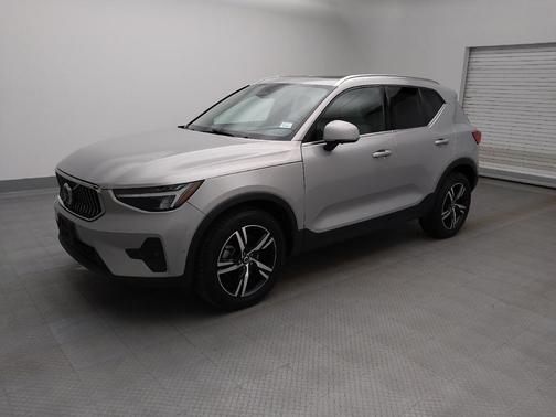 Silver 2023 Volvo XC40 B5 Plus Bright Theme