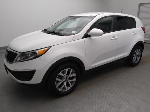 Clear White 2016 Kia Sportage LX