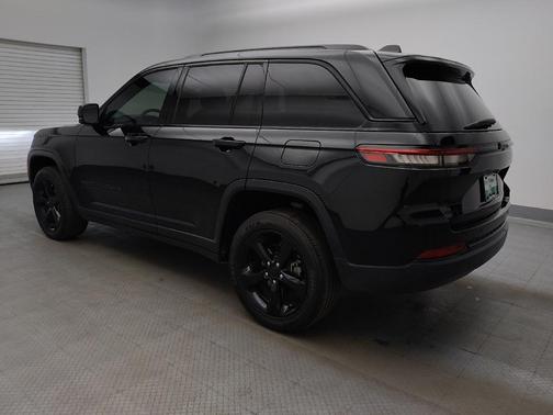Diamond Black Crystal Pearlcoat 2023 Jeep Grand Cherokee Altitude