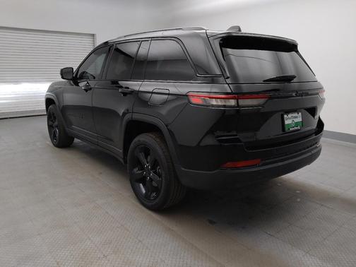 Diamond Black Crystal Pearlcoat 2023 Jeep Grand Cherokee Altitude