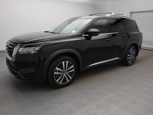 Super Black 2022 Nissan Pathfinder Platinum 2WD