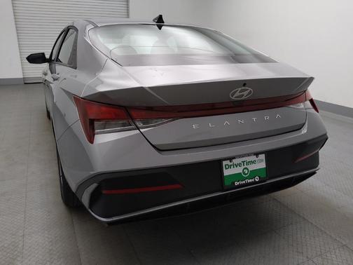 Fluid Metal 2025 Hyundai ELANTRA SE