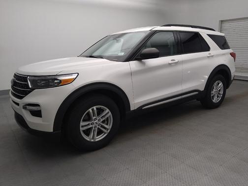 Star White Metallic Tri-Coat 2021 Ford Explorer XLT