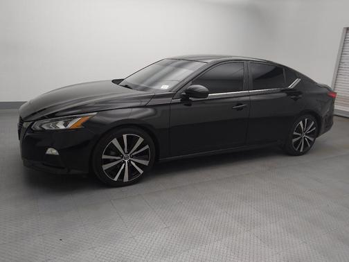 2022 Nissan Altima SR FWD