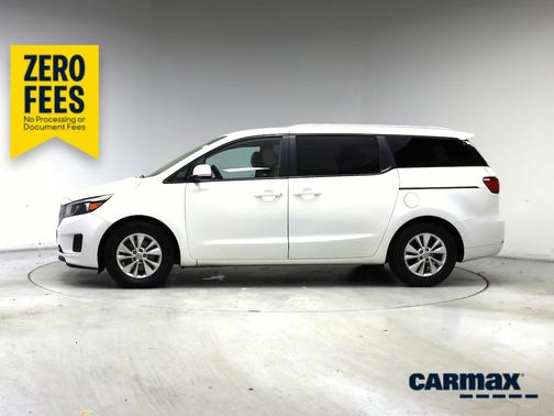 White 2016 Kia Sedona LX